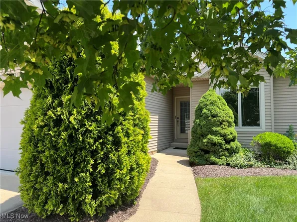 1216 Meadowbrook Dr, Dover, OH 44622