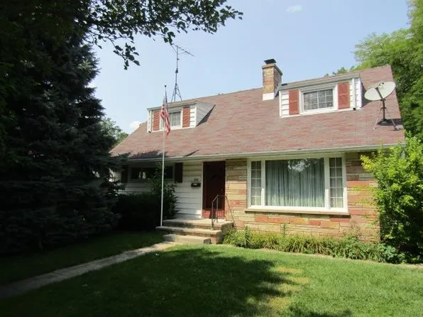205 Stratford Dr, Owosso, MI 48867
