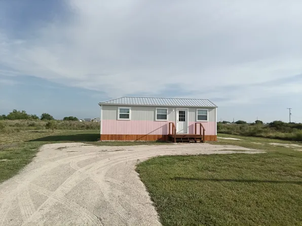 82 Mud Hen Ln, Port Lavaca, TX 77979