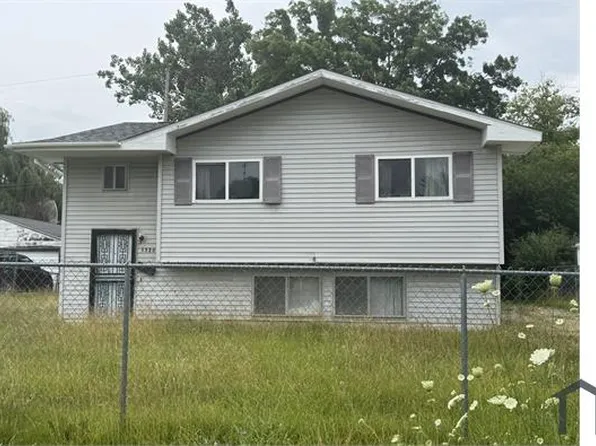 5520 Bermuda Ln, Flint, MI 48505