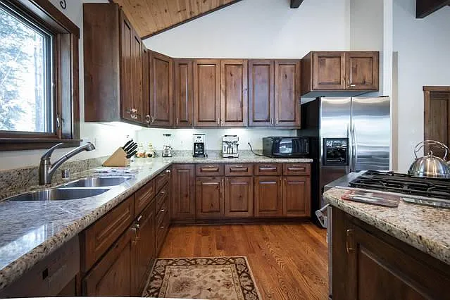 360 E Agatam Ave — Photo 3