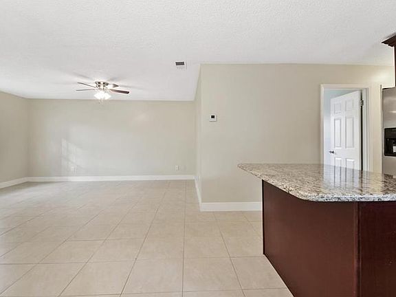 4th image of 1213 Marygon St