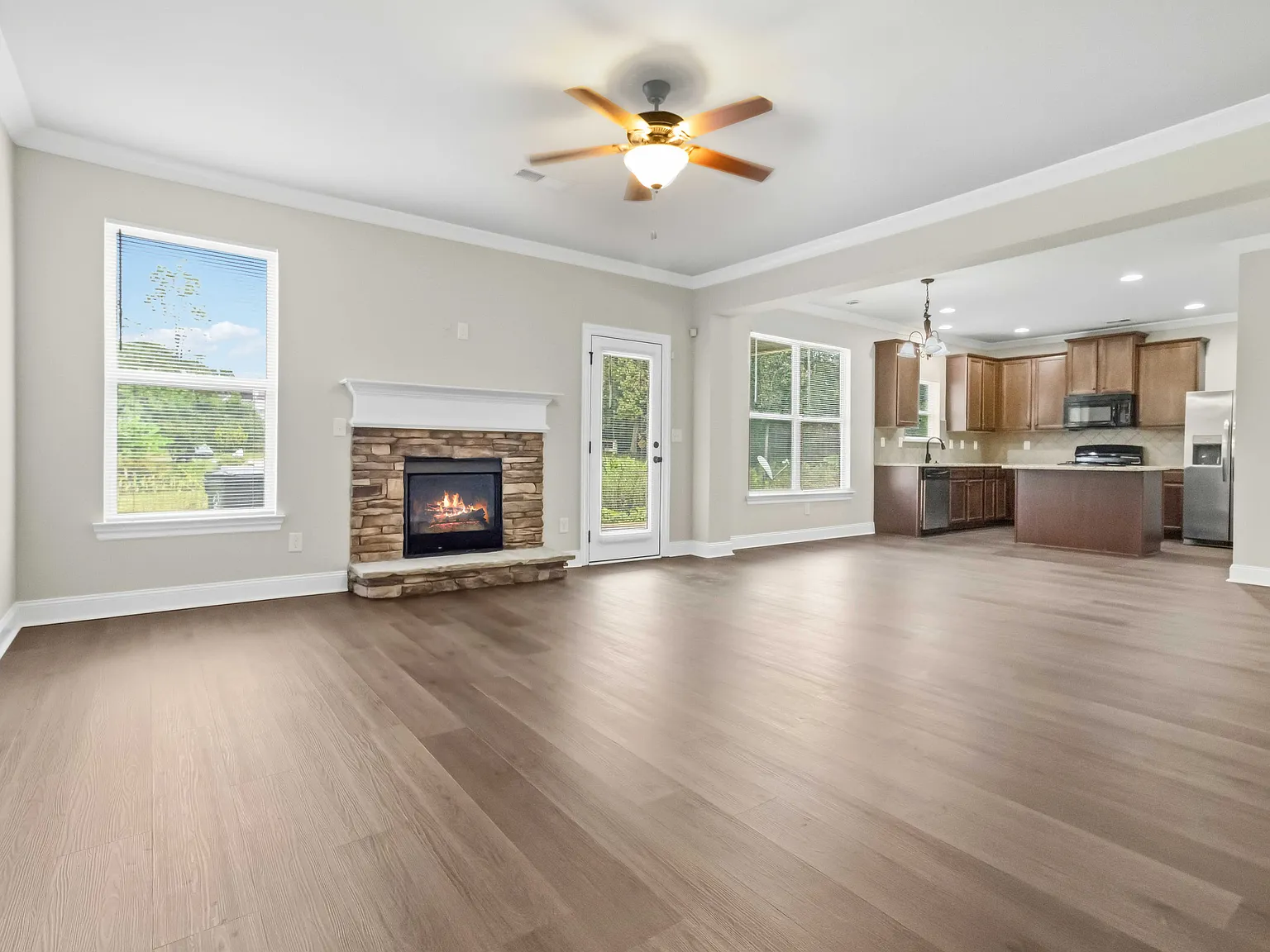 4 bed, 2.5 bath, 2514 sqft, $2,700 — Photo 4