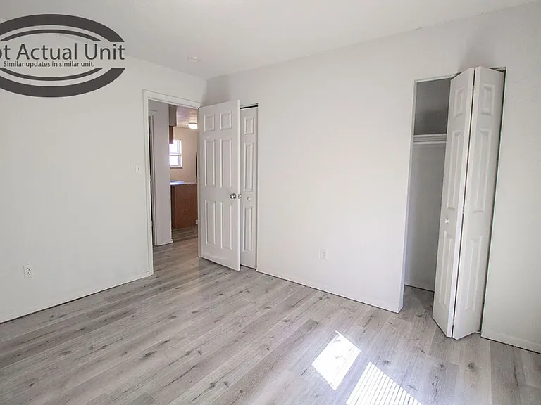 1013 W Ash St — Photo 13