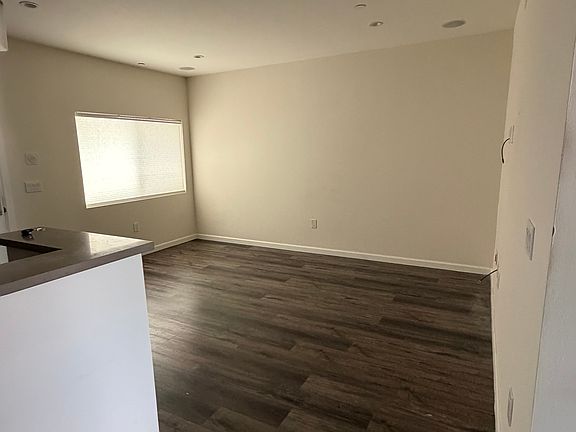 5th image of 22769 Del Valle St #302