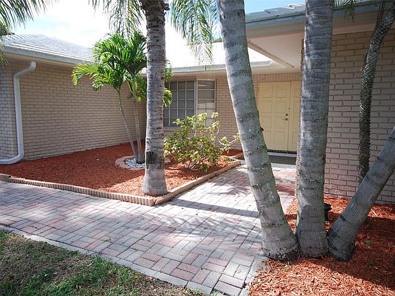 4th image of 3920 NW 106 Drive