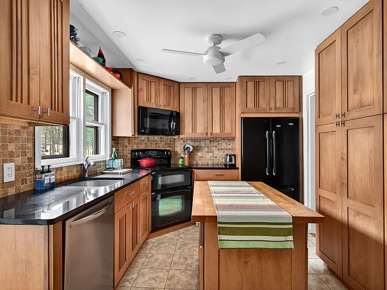 64 Meher Cir — Photo 11