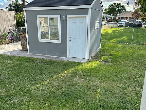 3rd image of 405 Thayer Dr