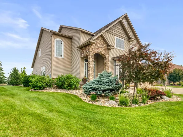 5827 Silverleaf Dr S, Fargo, ND 58104