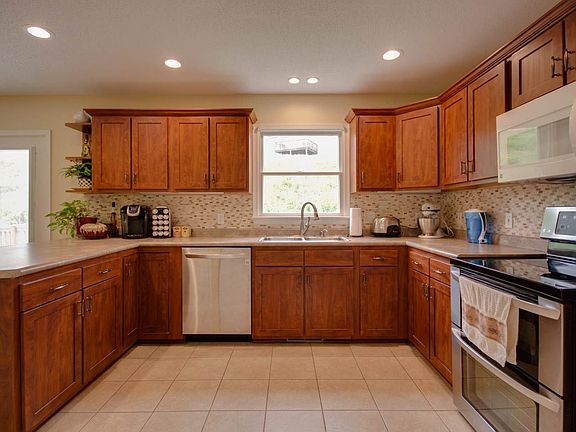 3rd image of 1210 King Edwards Way