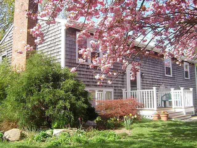 24 N. Hillview Drive
