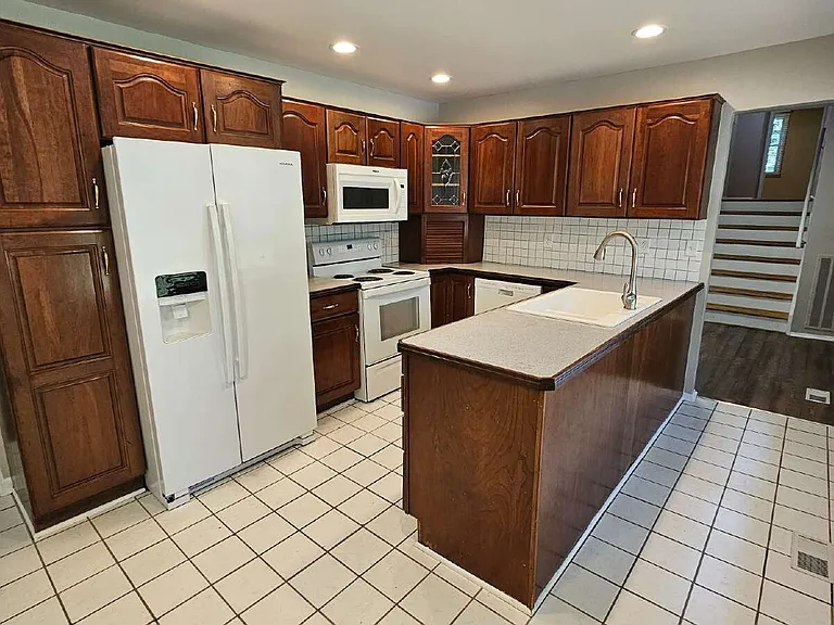 591 E Long Lake Rd — Photo 35