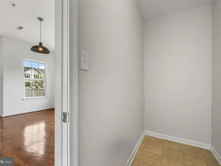 202 Bardel Dr #202 — Photo 8