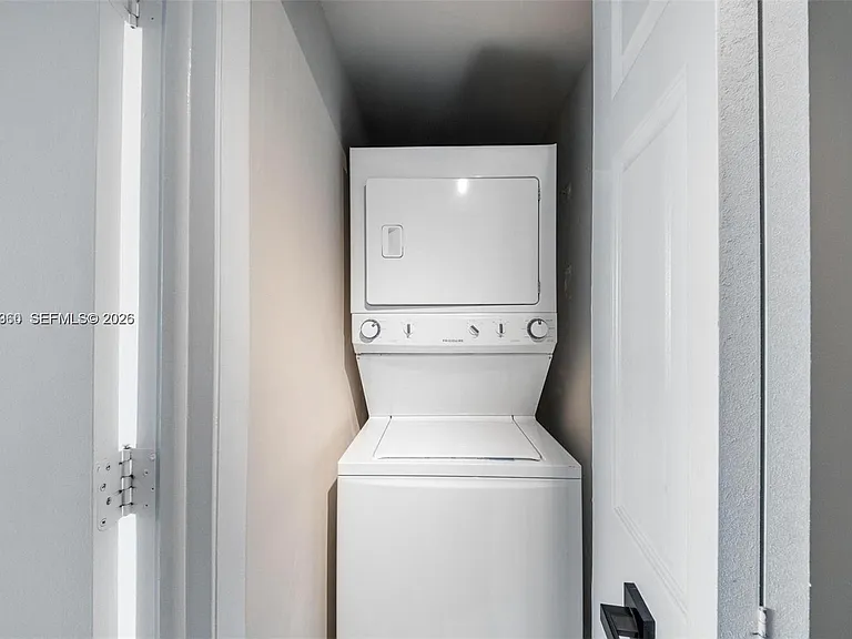 665 NE 25th St #1805 — Photo 31