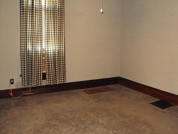 4th image of 725 S Margrave St