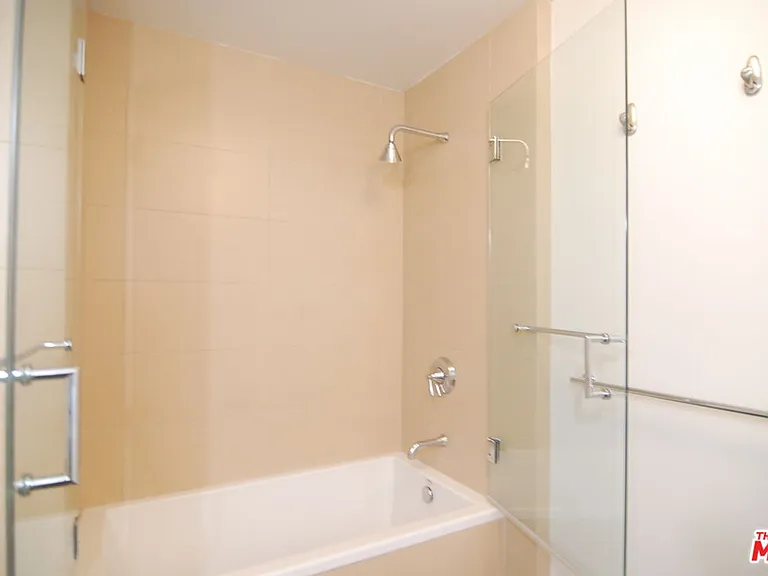 460 S Spring St #608 — Photo 15