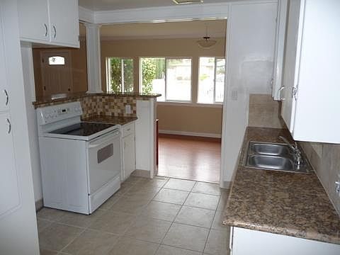 4th image of 18580 Cox Ave