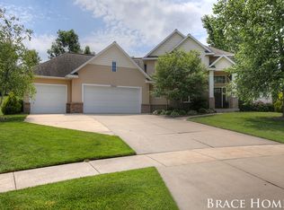 4233 Creek View Dr, Hudsonville, MI 49426