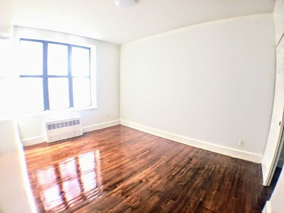 2nd image of 227 E 203rd St APT 3F