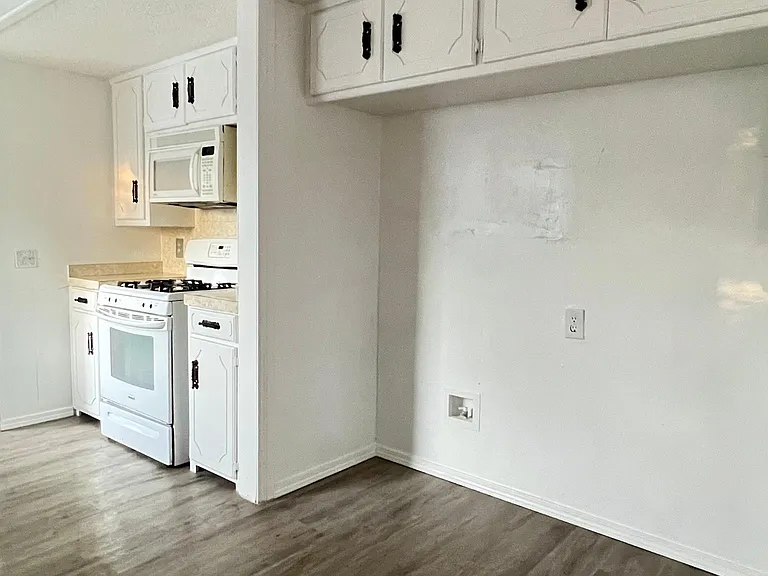 1215 E Whittaker St — Photo 15