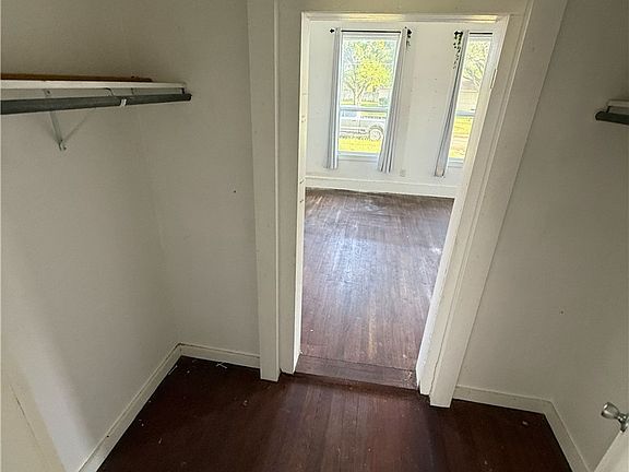 5th image of 507 E Logan St