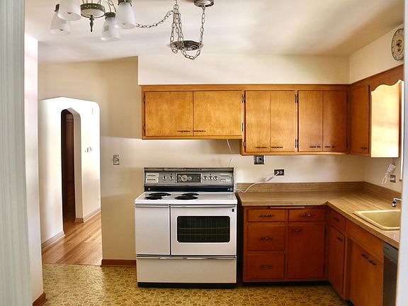 5th image of 3801 Elmwood Ave