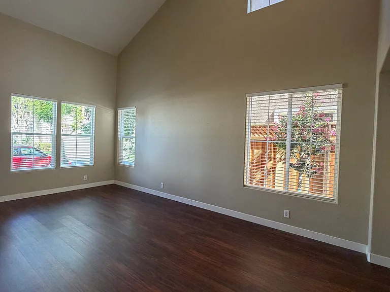 8922 Del Rio Cir — Photo 76