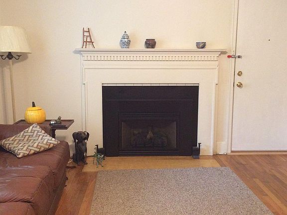 3rd image of 837 Woodlawn Ave