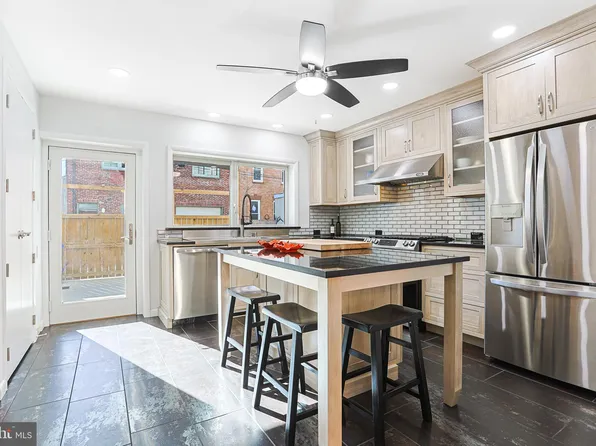 924 Montrose St, Philadelphia, PA 19147