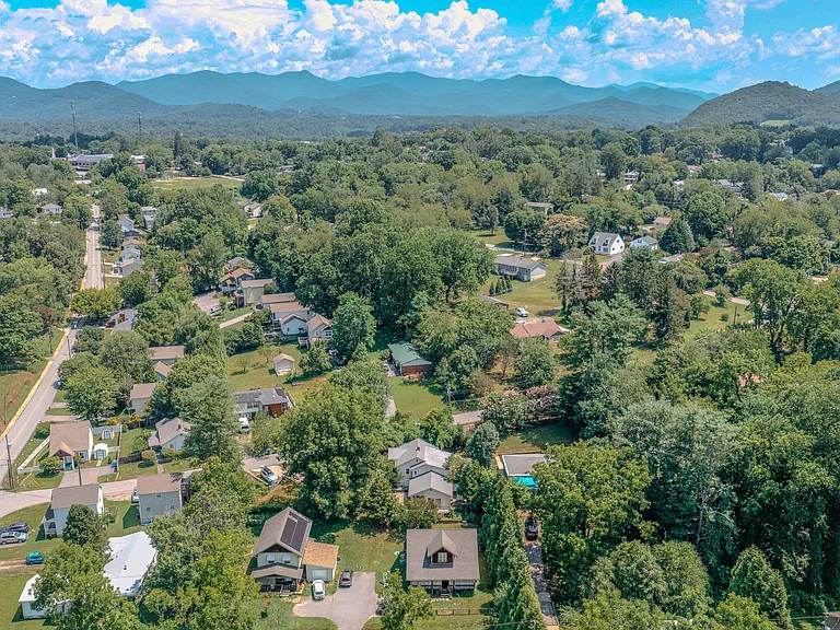 7 W Raleigh Rd #A — Photo 32