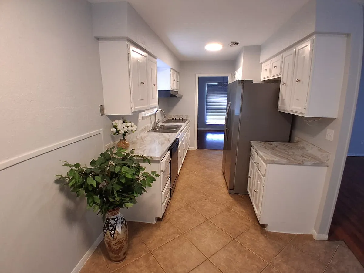 Building Photo - 4615 Clydesdale Dr