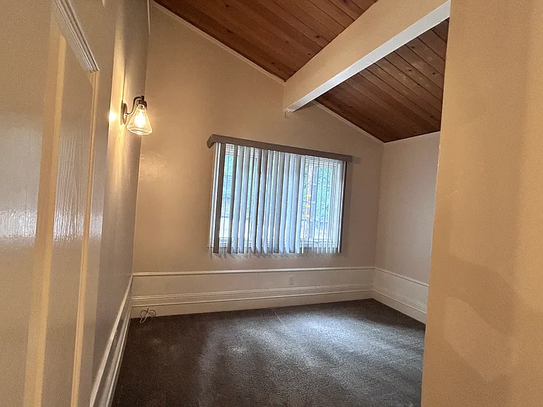 28226 Larchmont Ln — Photo 8