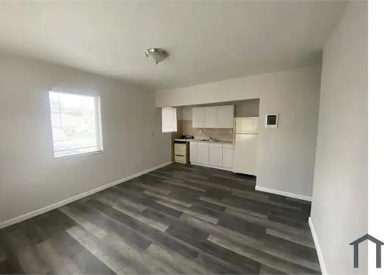 301 Sharar Ave #3 — Photo 1
