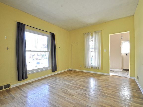 5th image of 933 Washington Ave