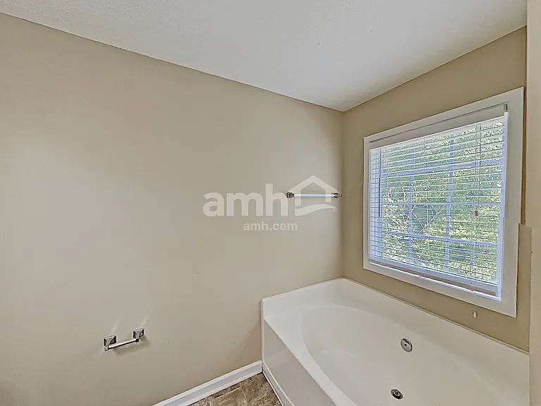 5759 Newnan Cir — Photo 15