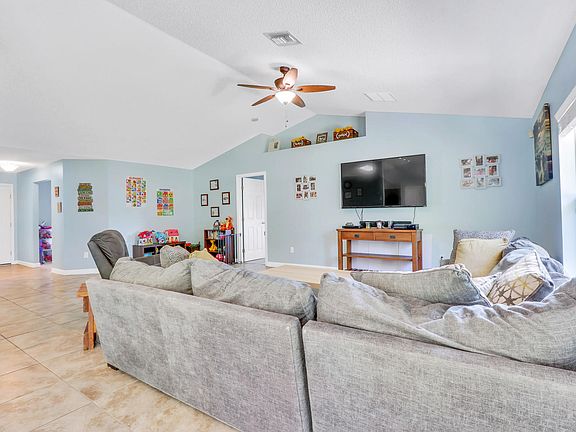4th image of 594 SW Ester Avenue