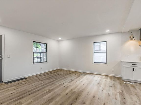 5th image of 2744 Haskell Ave