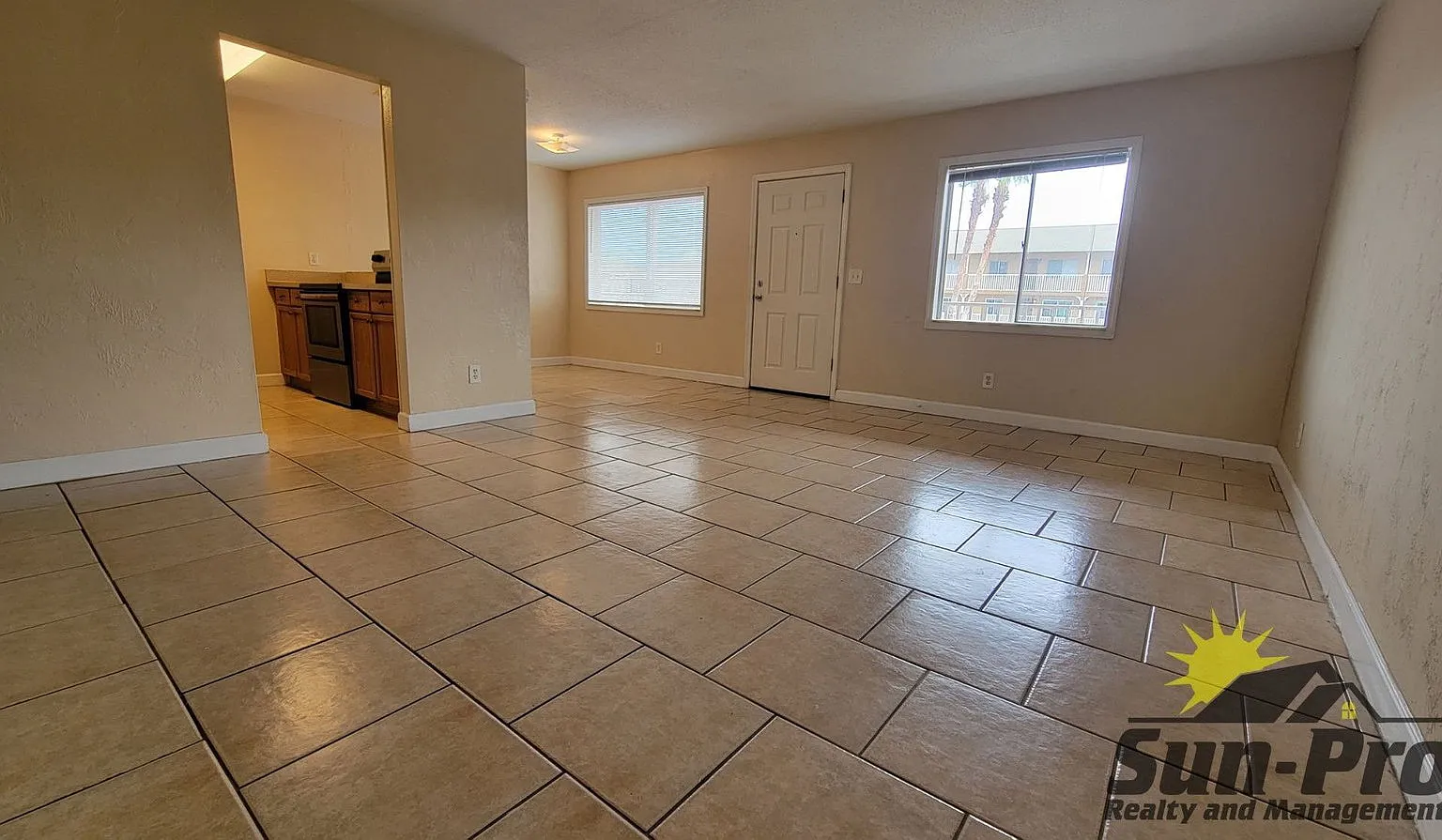 2 bed, 1.0 bath, 788 sqft, $1,150 — Photo 2