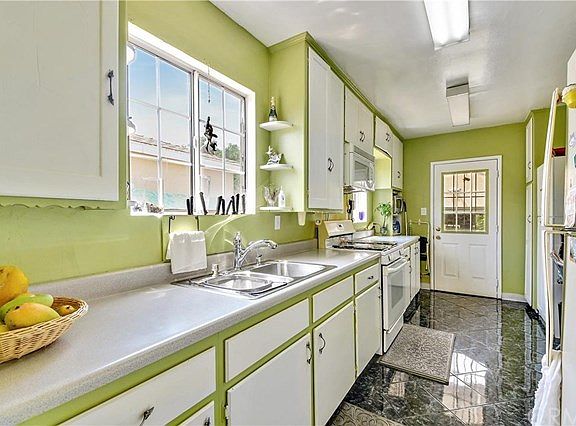 5th image of 2051 Adriatic Ave