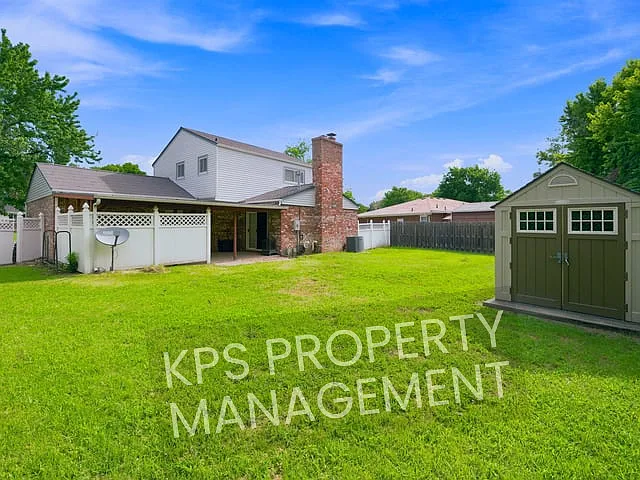 1915 Cypress Ln — Photo 16