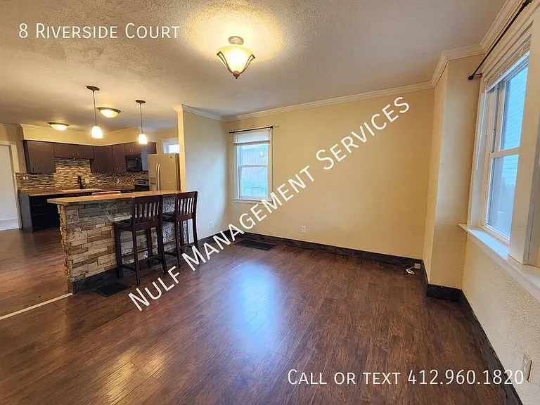 8 Riverside Ct — Photo 3