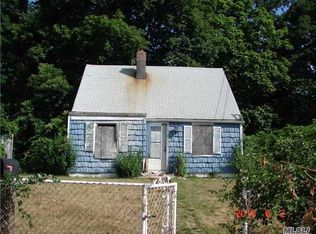 42 E Halley Ln, Central Islip, NY 11722