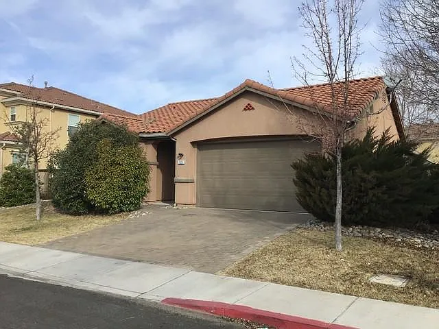 525 Luciana Dr — Photo 1