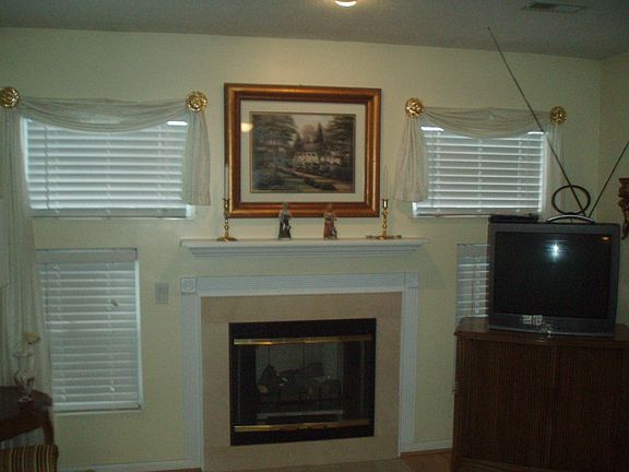 4th image of 2459 Warm Springs Dr
