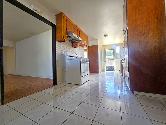 5th image of 13752 Yoak St