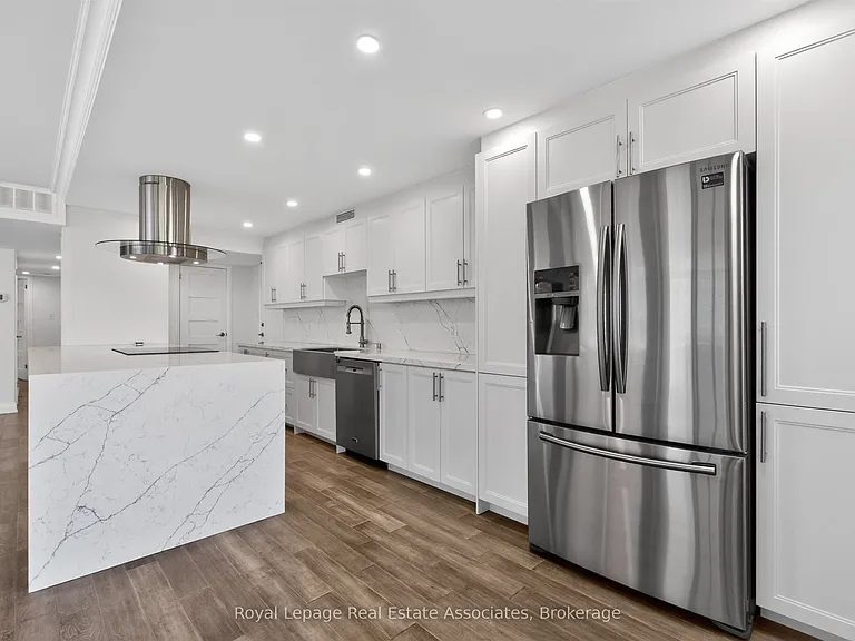 39 Stavebank Rd W #404 — Photo 7