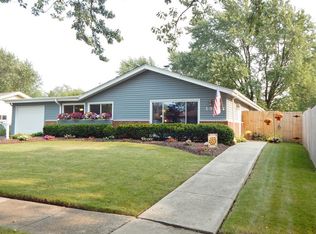 695 Perry Ln, Hoffman Estates, IL 60169