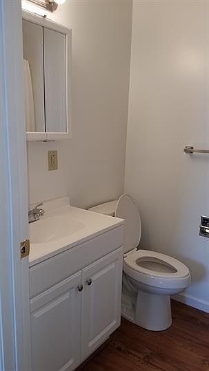 2nd image of 4235 Sussex Dr #11