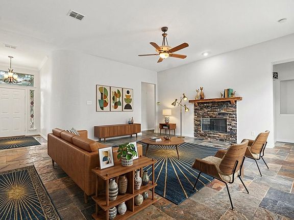 3rd image of 4581 Crown Ridge Dr