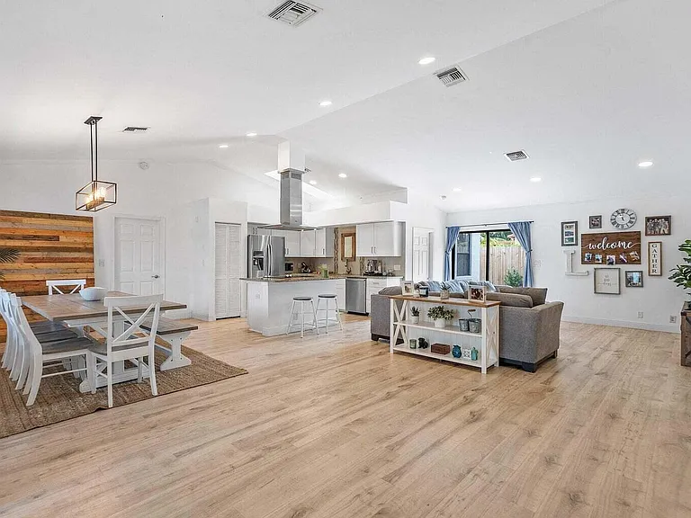506 Heron Dr — Photo 1